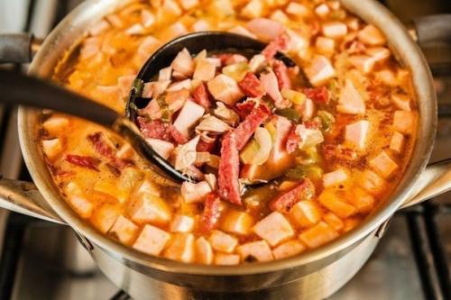 Солянка.  Ингредиенты. 400 г мясо (свинина или говядина). 06