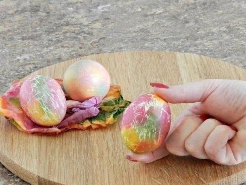 Оригинальный способ окраски пасхальных яиц. 04