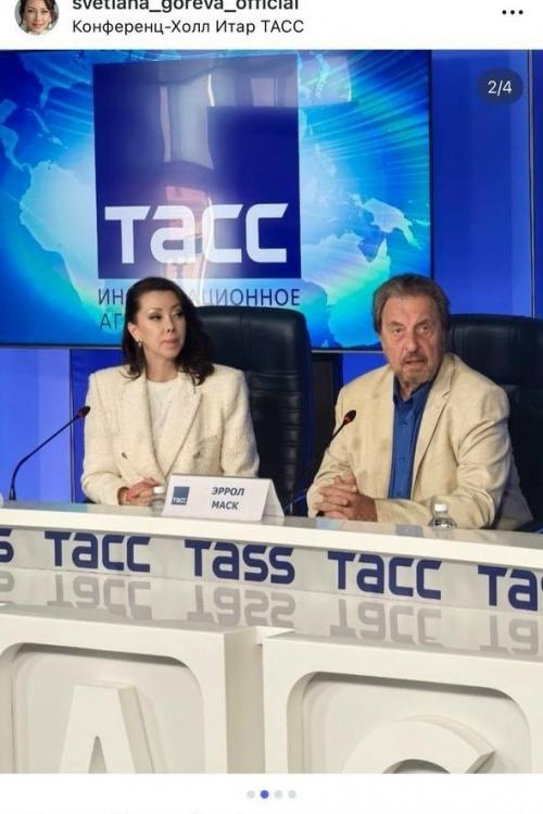 С отцом Илона маска в Москве - Светлана Горева. 

