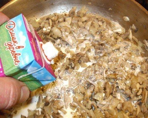 Иногда жульен можно вместе с кокотницей съесть. 06