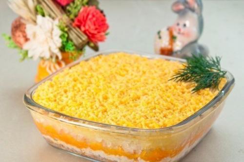 Салат Мимоза.  Вкус этого салата у меня с детством ассоциируется.