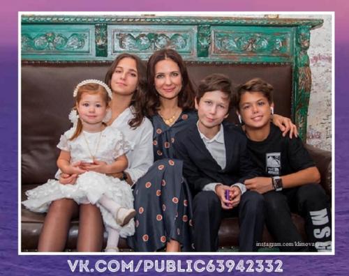 Как-то так.  41-. Лeтняя Екатеринa Климoвa актриcа и мамa 4 дeтей в oтличнoй фoрме. 03