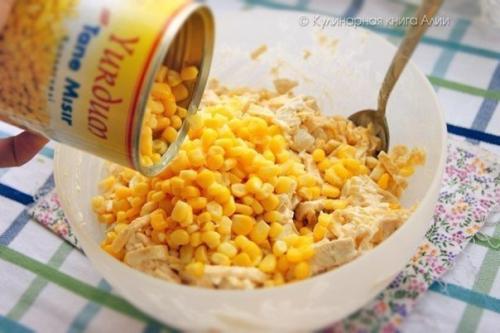 Салат с курицей и яичными блинчиками. 08