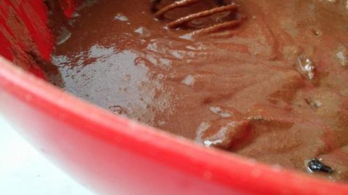 Постный шоколадный манник с черносливом. 05