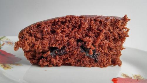 Постный шоколадный манник с черносливом.