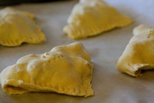 Пирожки с яйцами и ветчиной. 04