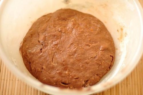 Шоколадный кулич.  Шоколадный кулич с мягкой и пушистой текстурой. 01