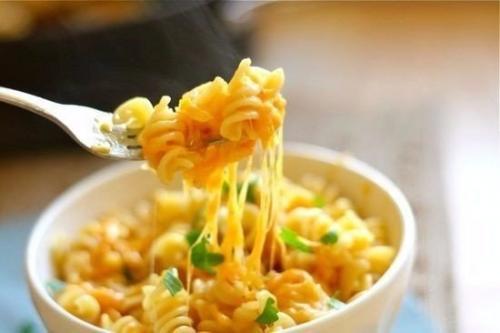 Паста с сырным соусом.