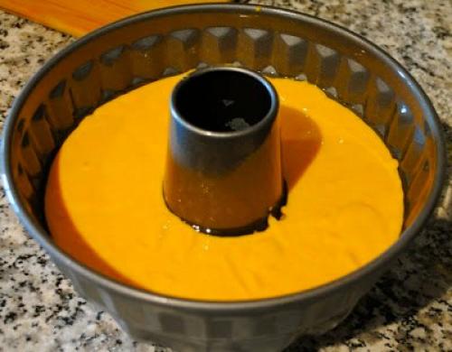 Нежный, мягкий, воздушный морковный кекс.