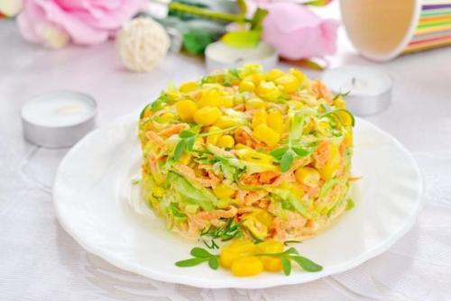 Капустный салат с интересной заправкой.