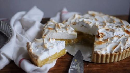 Лимонный пирог с меренгой.