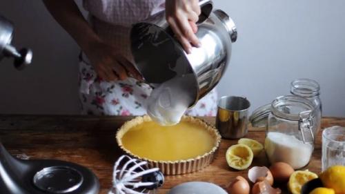 Лимонный пирог с меренгой.