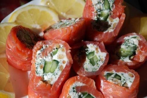 Рулет из лаваша с плавленным сыром и красной рыбой. Закусочные рулеты из красной рыбы (6 рецептов: