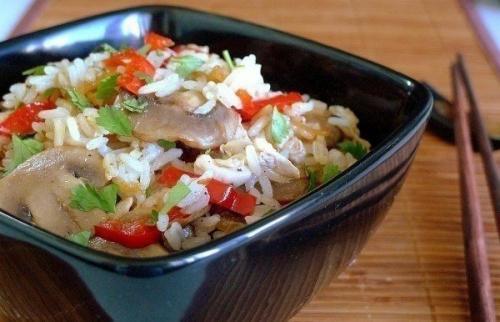 Рис Жасмин с овощами и курицей.