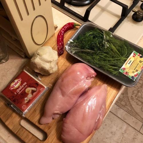 Быстрый, вкусный рулет из куриного Филе с беконом и сыром. 01