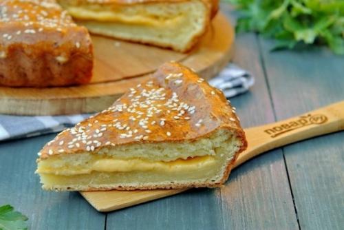 Пирог с сыром из творожного теста.