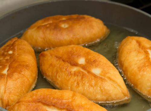 Пышные жареные пирожки с капустой. Пышные жареные пирожки с капустой.