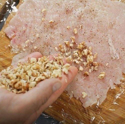 Паровой куриный рулет с мандаринами и черносливом. 03