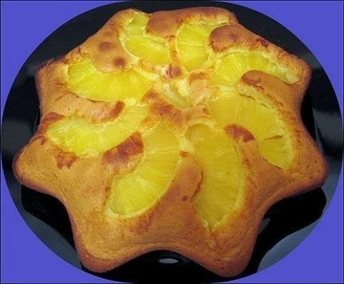 Ананасовая шарлотка.  Ингредиенты: