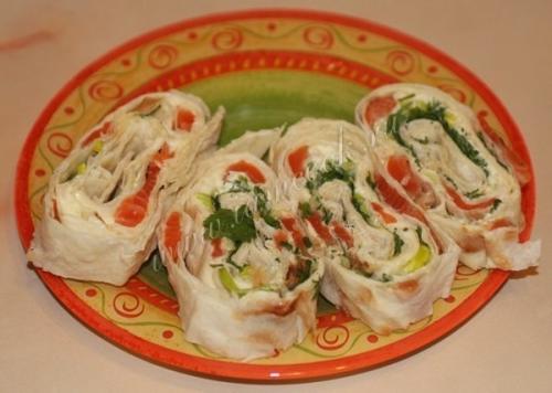 Рулет из лаваша с плавленным сыром и красной рыбой. Закусочные рулеты из красной рыбы (6 рецептов: