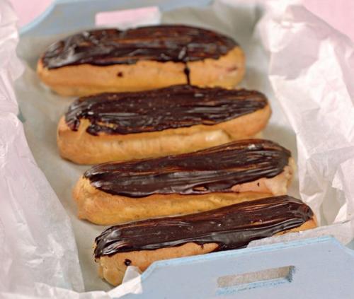 Эклеры со сливочным кремом.