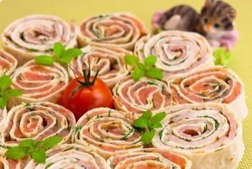 Рулет из лаваша с плавленным сыром и красной рыбой. Закусочные рулеты из красной рыбы (6 рецептов: