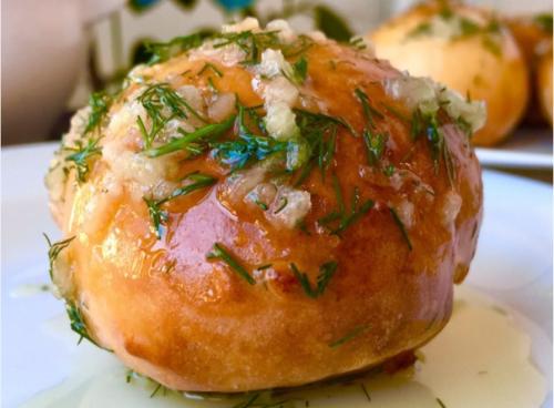Пампушки с чесноком к борщу.