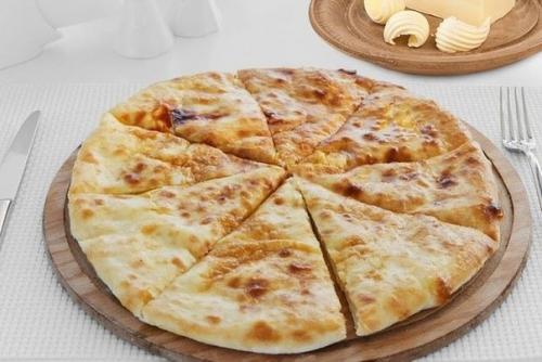 Хачапури с творогом и сыром.