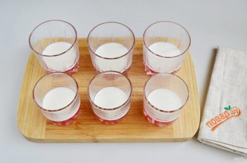 Слоеное желе в стаканчиках. 05