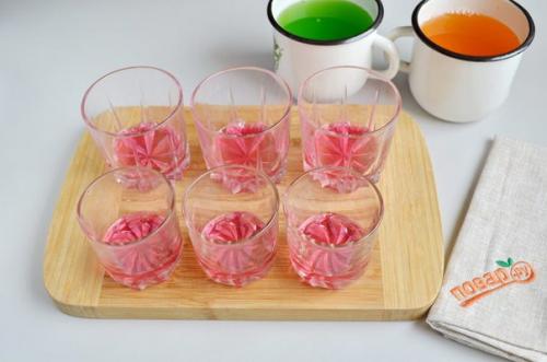 Слоеное желе в стаканчиках. 04