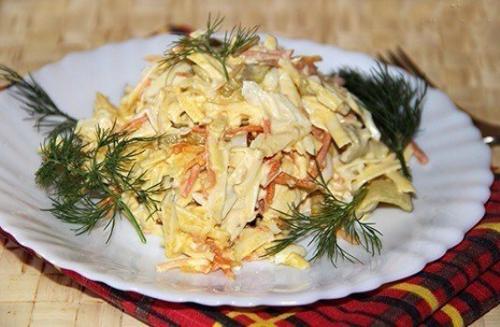 Салат с копченым сыром. Салат с копченым сыром.