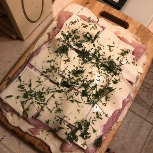 Быстрый, вкусный рулет из куриного Филе с беконом и сыром. 04