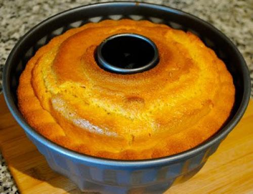 Нежный, мягкий, воздушный морковный кекс.