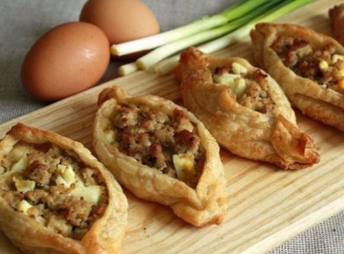 Ленивые расстегаи с мясом.