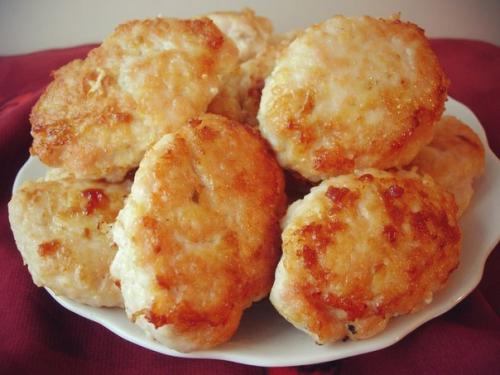 Сочные куриные котлеты с кабачком.