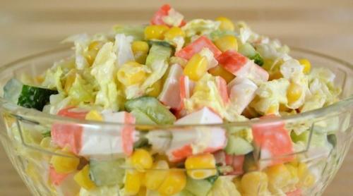 Салат из крабовых палочек.