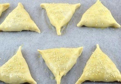 Нежное куриное мясо в хрустящем слоеном тесте. 08