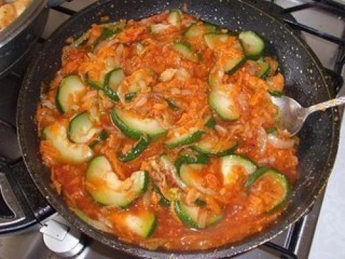 Ароматная курица с кабачками в соусе. 02