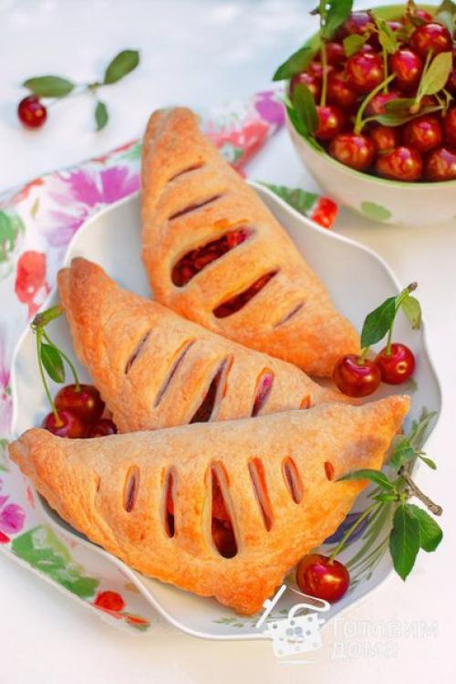 Слойки с вишней. Слойки с вишней.