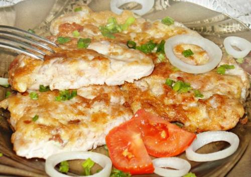 Шницель из куриной грудки в сухариках.