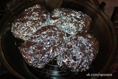 Мясо в фольге с грибами и помидорами. 04