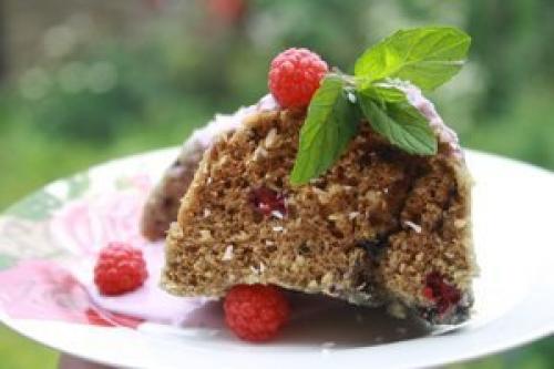 Ягодно - кокосовый кекс на питьевом йогурте в микроволновой печи за 5 минут. Ягодно - кокосовый кекс на питьевом йогурте в микроволновой печи за 5 минут.