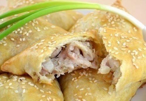 Нежное куриное мясо в хрустящем слоеном тесте. 09