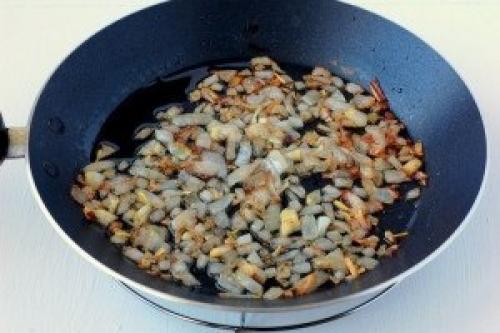 Гречневая каша с курицей и овощами под фольгой. 03