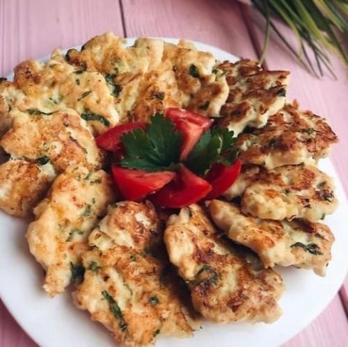 Вот такие куриные котлеты делает наша мама!