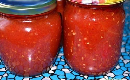 Консервированный болгарский перец в томатном соусе (лечо).