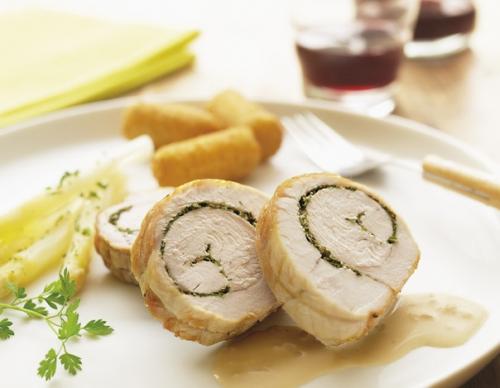 Куриный рулет.  Это не просто куриный рулет, это наивкуснейший куриный рулет!