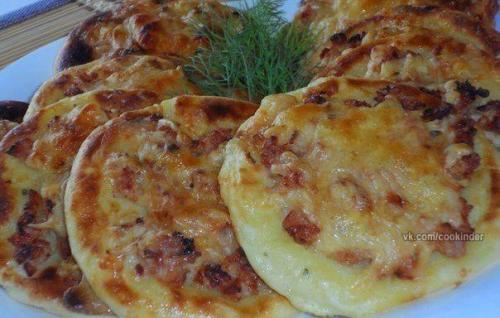 Картофельные ватрушки с курицей.