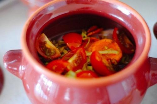 Жаркое из курицы с черносливом в горшочке. 06