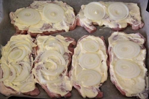 Сочное мясо под помидорно - сырной шубкой. 02